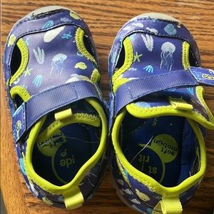 Stride rite water shoes size 5